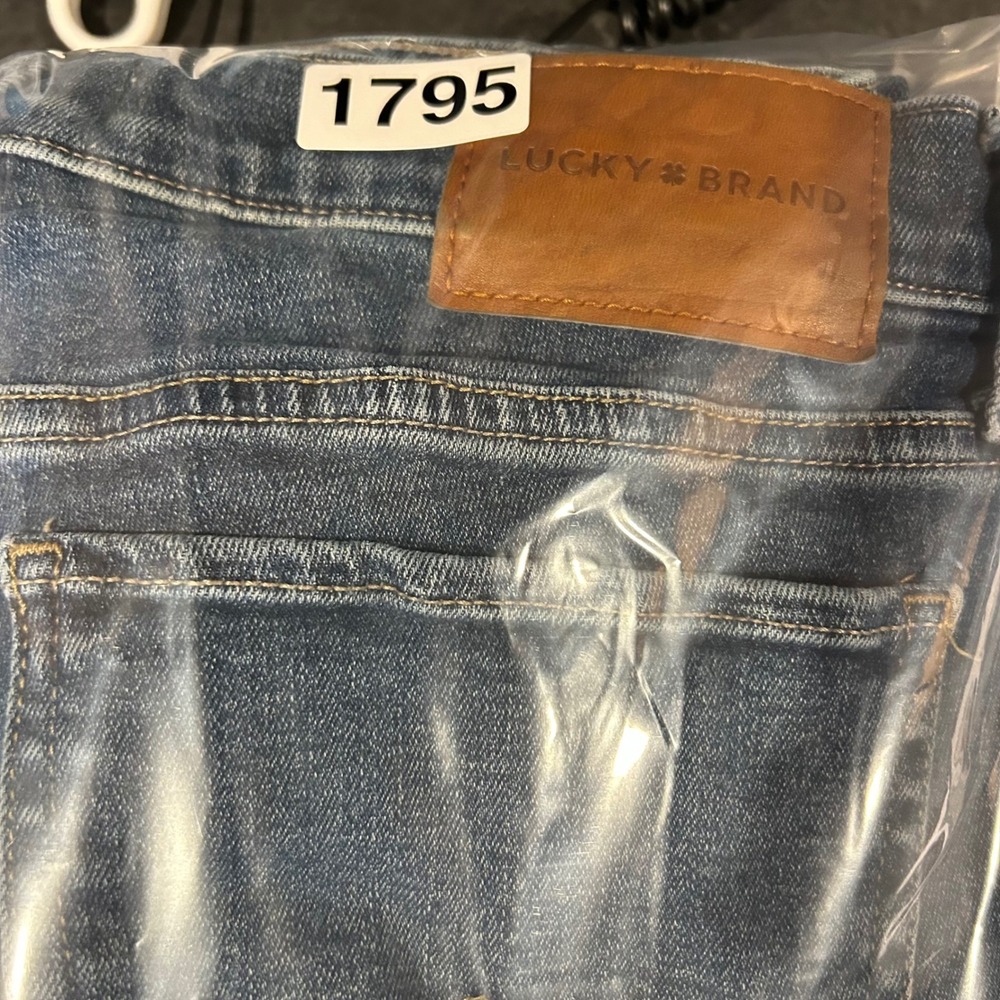 Lucky Brand Sweet Mid Rise Boot Jeans Womens 10/30R Dark Wash Denim Pants - Picture 13 of 13